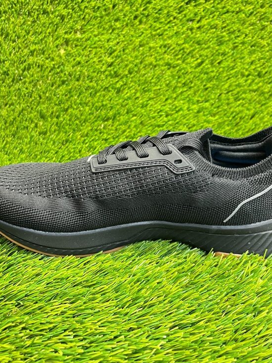 Flux Adapt Runner Black Gum Womens Size 7 Barefoot Minimal 